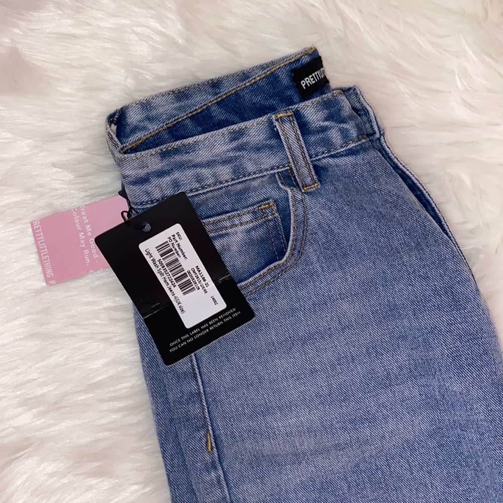 Light wash split hem jeans💙